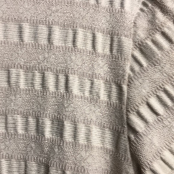 Khaki tan basic editions v neck blouse 1x guc - Picture 10 of 12